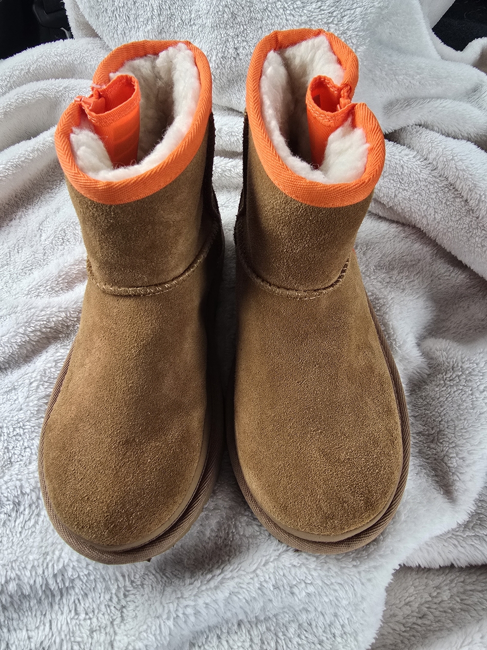UGG Classic Mini Zipper Tape Logo Chestnut Suede Kuds Boots Size 3